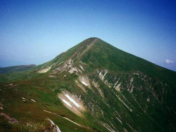 На найвищій точці України підняли прапор Євросоюзу На найвищій точці України підняли прапор Євросоюзу