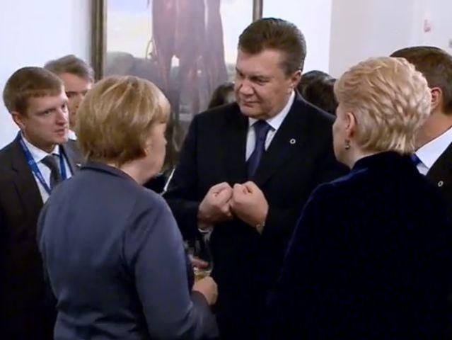 Саммит в Вильнюсе стартовал. Евромайданы скандируют "Подпиши!" Саммит в Вильнюсе стартовал. Евромайданы скандируют "Подпиши!"