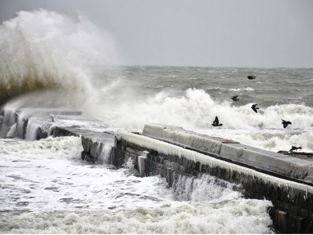 В Крыму - штормовое предупреждение - 29 ноября 2013 - Телеканал новин 24 В Крыму - штормовое предупреждение - 29 ноября 2013 - Телеканал новин 24