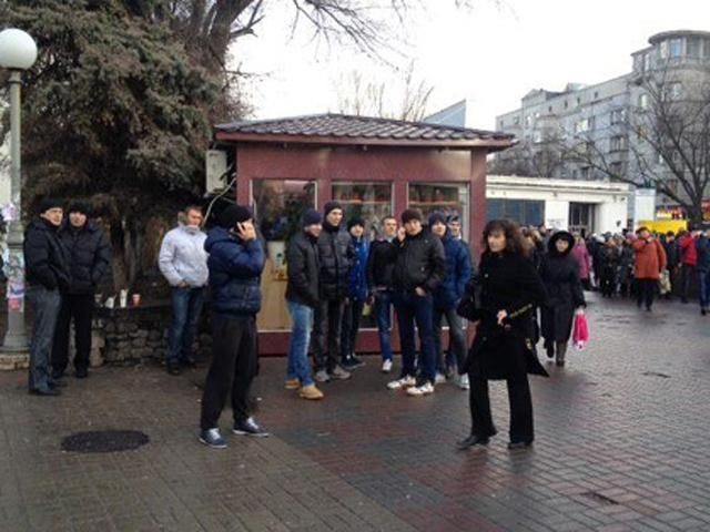 Журналистам "Общественного ТВ" разбили камеру Журналистам "Общественного ТВ" разбили камеру