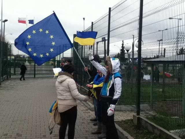 Цепь Евромайдана объединила Украину и ЕС (Фото)