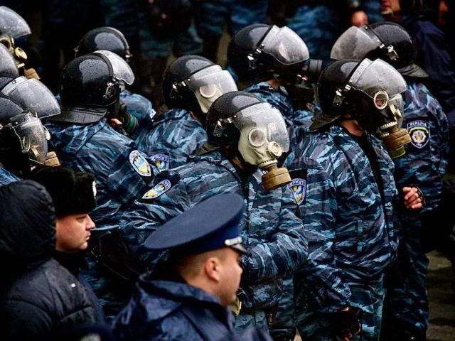 Беркуту могут приказать "прикрыть Евромайдан", - активистка