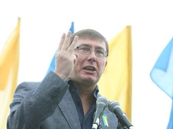 Луценко предлагает продолжить забастовку и заблокировать парламент Луценко предлагает продолжить забастовку и заблокировать парламент