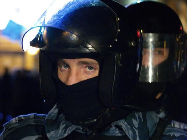 Несколько отрядов "Беркута" стоит на Евромайдане (Фото) Несколько отрядов "Беркута" стоит на Евромайдане (Фото)