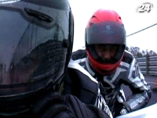 Перегони на мотоциклах з колясками - заняття не для слабкодухих Перегони на мотоциклах з колясками - заняття не для слабкодухих