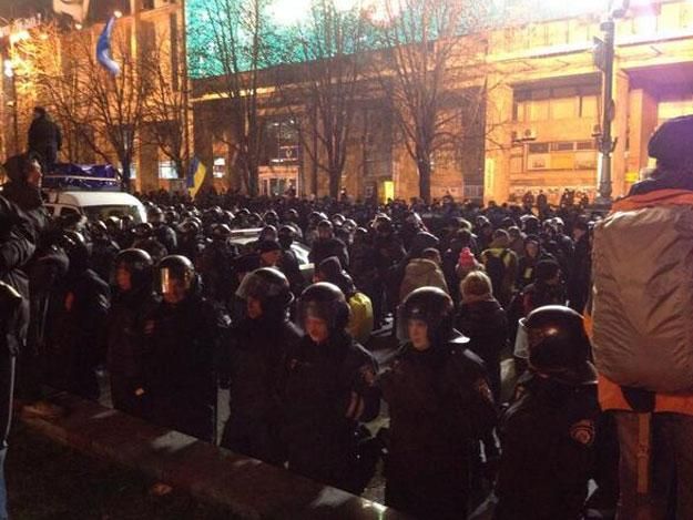 На другому кінці Майдану протестують прихильники Януковича