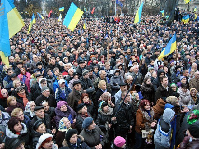 Активисты говорят, что на львовский Евромайдан направляются "титушки"