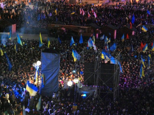 На Евромайдане в Киеве - более 100 "беркутовцев", люди ждут и "титушек"