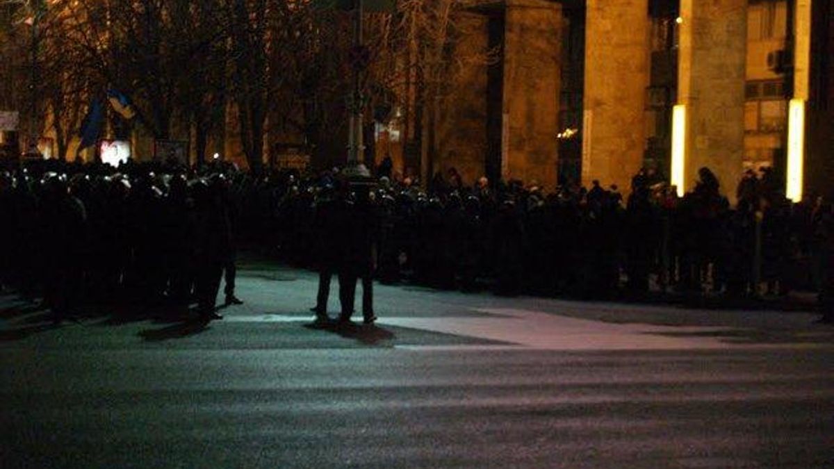 На Євромайдані почалися масові сутички між "Беркутом", "тітушками" і активістами