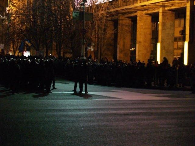 На Євромайдані почалися масові сутички між "Беркутом", "тітушками" і активістами