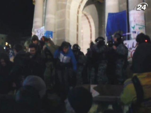 Київські юристи пропонують допомогу затриманим Київські юристи пропонують допомогу затриманим