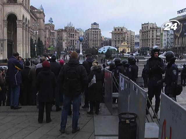 На Майдане собралось уже несколько сотен митингующих