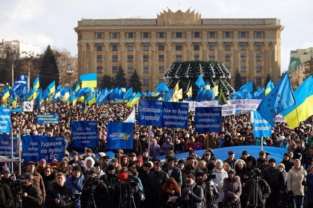 100 тысяч харьковчан вышли поддержать Януковича, - Добкин