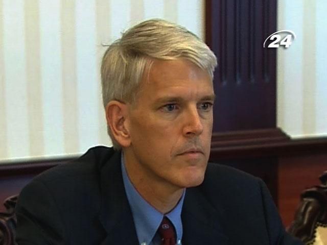 Януковичу загрожує міжнародна ізоляція, - екс-посол США Януковичу загрожує міжнародна ізоляція, - екс-посол США