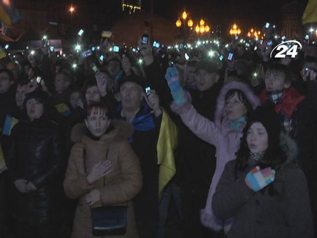 По всіх регіонах України закликають їхати до Києва