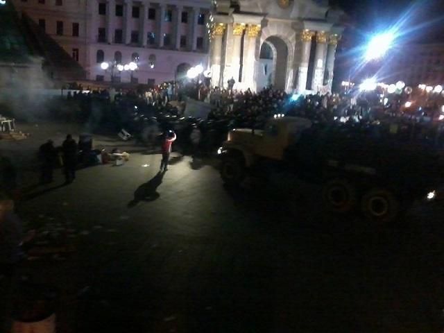 Провладні чиновники і депутати коментують розгін Євромайдану за вказівками, — ЗМІ Провладні чиновники і депутати коментують розгін Євромайдану за вказівками, — ЗМІ