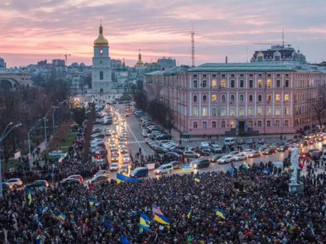 Євромайдан: Михайлівська площа оживає 