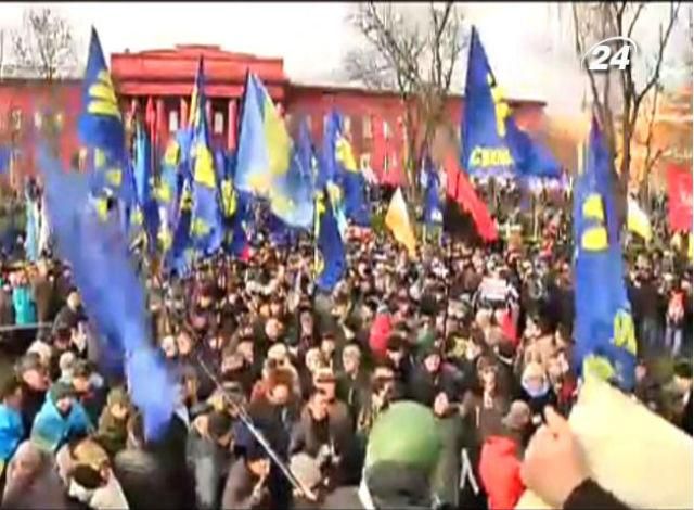 У Києві розпочалось народне віче: присутні десятки тисяч людей