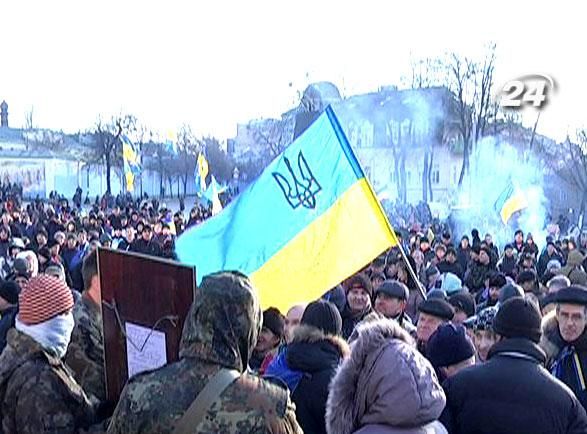 На Михайлівський площі відкрили й пункт самооборони На Михайлівський площі відкрили й пункт самооборони