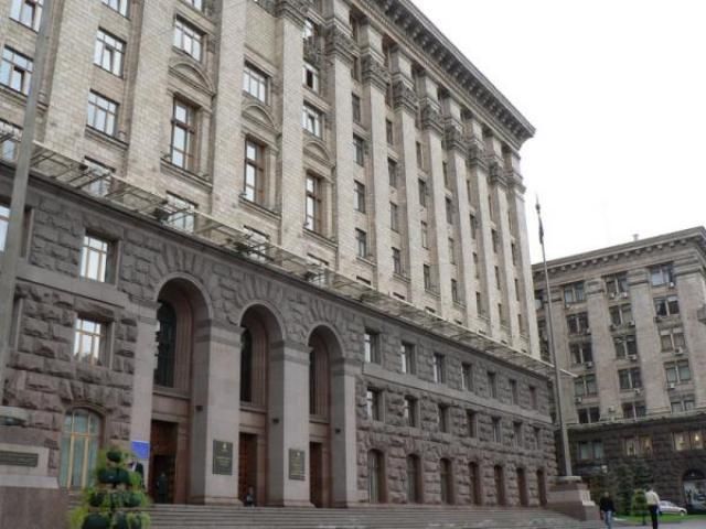 В КГГА разбили 5 окон, “Беркут” вернулся В КГГА разбили 5 окон, “Беркут” вернулся