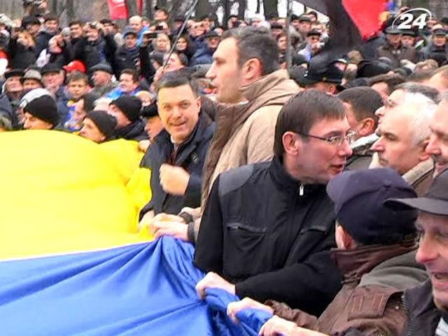 Ярослав Качиньский прибыл на вече в Киеве