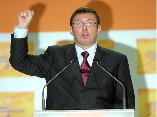 Это уже не митинг, это - революция, - Луценко Это уже не митинг, это - революция, - Луценко