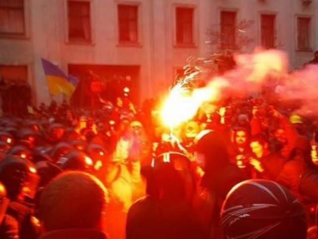 На Банковой около 500 "титушек", - Порошенко На Банковой около 500 "титушек", - Порошенко