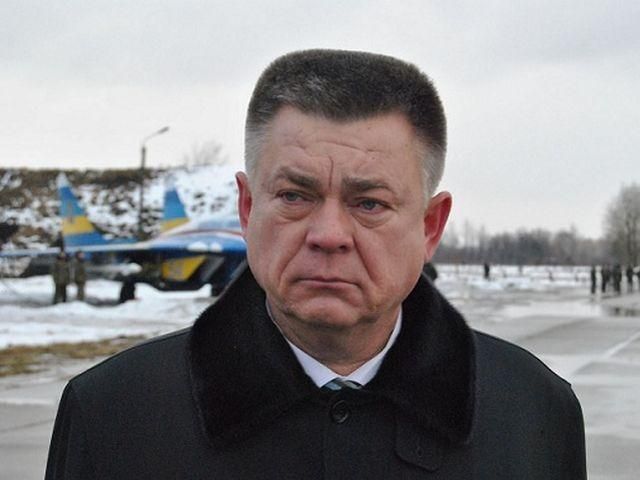 Міністр оборони екстренно вилетів із Криму до Києва, — джерело Міністр оборони екстренно вилетів із Криму до Києва, — джерело