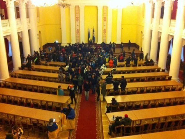 Захоплення Київради: Міліція "веде переговори", але активісти про це не знають Захоплення Київради: Міліція "веде переговори", але активісти про це не знають