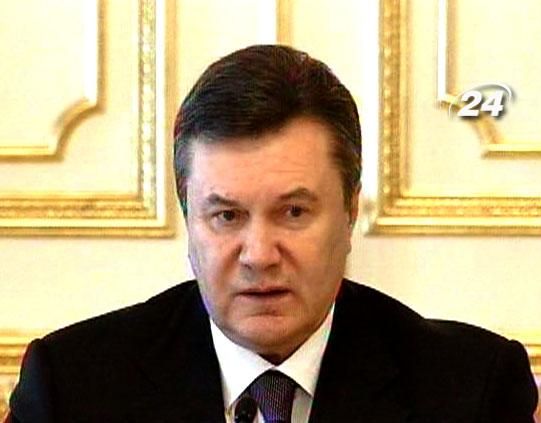 Янукович проводит совещание по поводу чрезвычайного положения, - российские СМИ