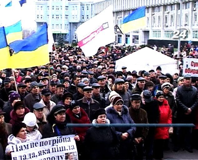 На всенародное вече в Сумах собралось около 4000 человек На всенародное вече в Сумах собралось около 4000 человек