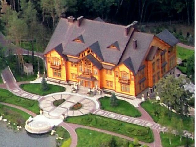 Суд заборонив мітинги в Межигір'ї Суд заборонив мітинги в Межигір'ї