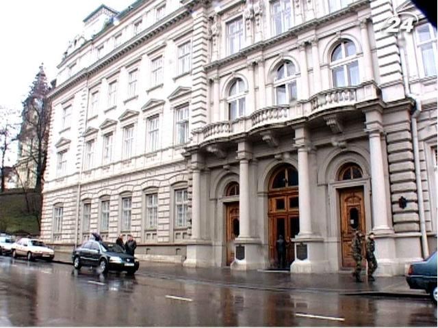 Депутати Львівщини вимагають ліквідувати "Беркут" Депутати Львівщини вимагають ліквідувати "Беркут"