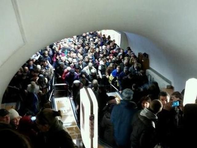 Евромайдан. В Киеве метро будет работать дольше, - КГГА Евромайдан. В Киеве метро будет работать дольше, - КГГА
