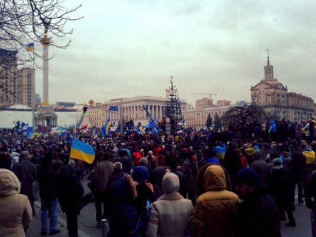 На Майдані встановили перший намет