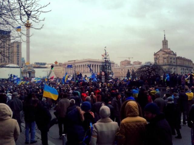 На Майдані встановили перший намет 