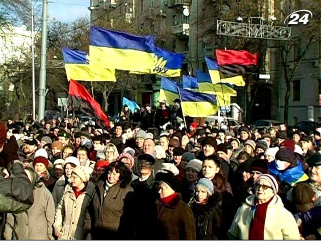 Около 2 тыс. человек собрались на народное вече в Харькове