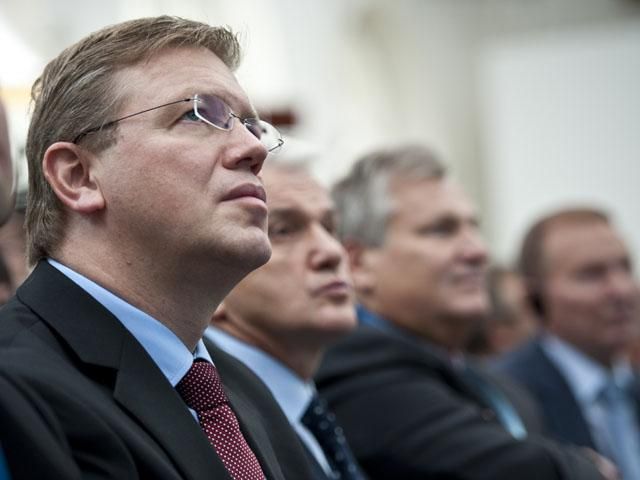 Фюле призывает украинцев к немедленному диалогу Фюле призывает украинцев к немедленному диалогу