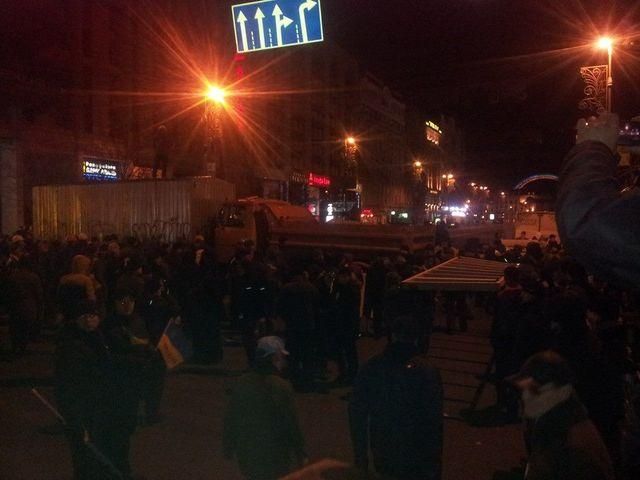 В центре Киева - 15 тысяч человек, баррикады Евромайдана укрепили (Фото) В центре Киева - 15 тысяч человек, баррикады Евромайдана укрепили (Фото)