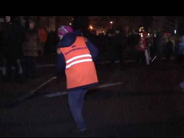 З території Євромайдану вигнали підозрілого чоловіка З території Євромайдану вигнали підозрілого чоловіка