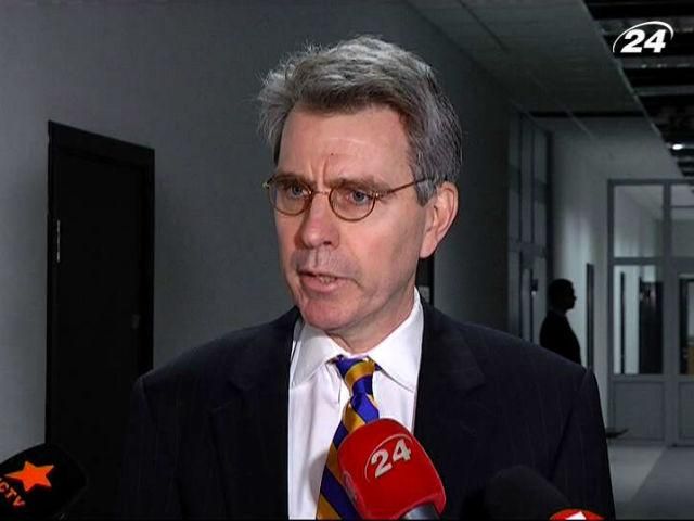 Посол США засудив дії українських правоохоронців Посол США засудив дії українських правоохоронців