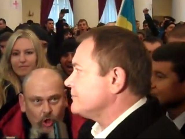 В КГГА Колесниченко освистали и кричали "Позор!" (Видео)