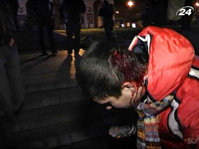 На Майдані збирають дані про побитих міліцією На Майдані збирають дані про побитих міліцією