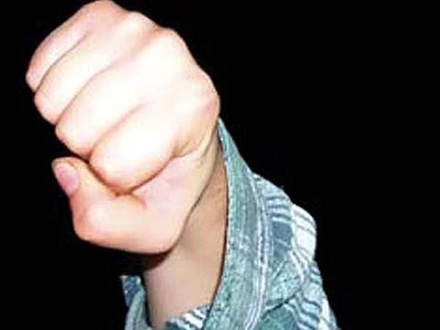 Милиционеры и "титушки" напали на активистов, которые приглашали студентов на Евромайдан Милиционеры и "титушки" напали на активистов, которые приглашали студентов на Евромайдан