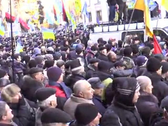 Півтори тисячі активістів пікетують Кабмін