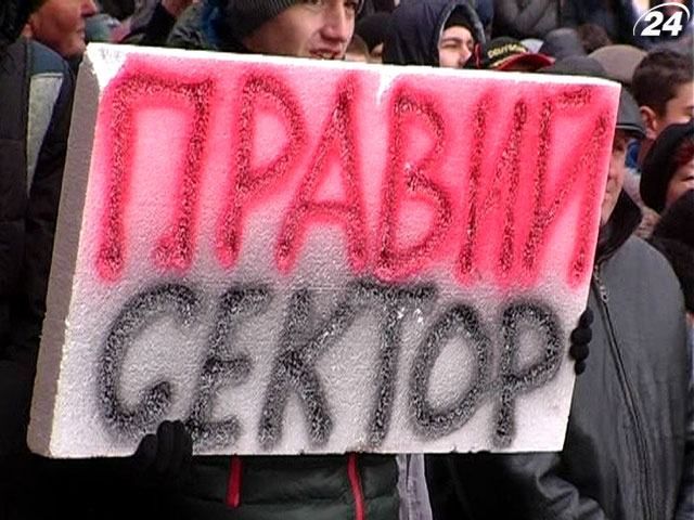 В Івано-Франківську сформували народну дружину В Івано-Франківську сформували народну дружину