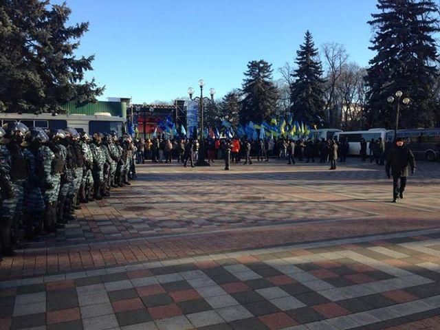 Біля ВР чергують сотні "беркутівців" і "тітушок". Рибак відкрив Раду (Фото)