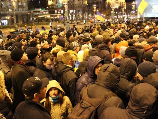 Оппозиция зовет весь Евромайдан под парламент