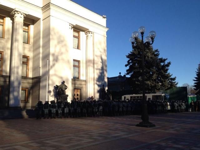 Міліція повезла 21-річного львів’янина з-під Ради у невідомому напрямку