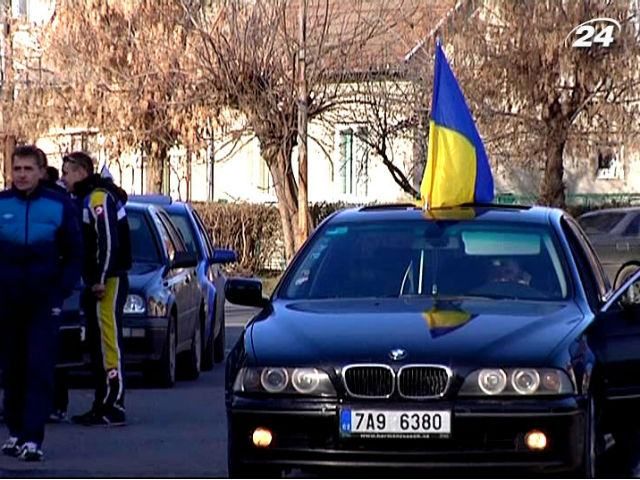 В Ужгороді авто з європейськими номерами провели автопробіг